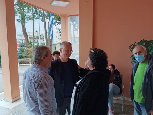 Παράδοση ιατρικού εξοπλισμού στη Νοσηλευτική Μονάδα Κυπαρισσίας από τον Περιφερειάρχη Πελοποννήσου Δημήτρη Πτωχό