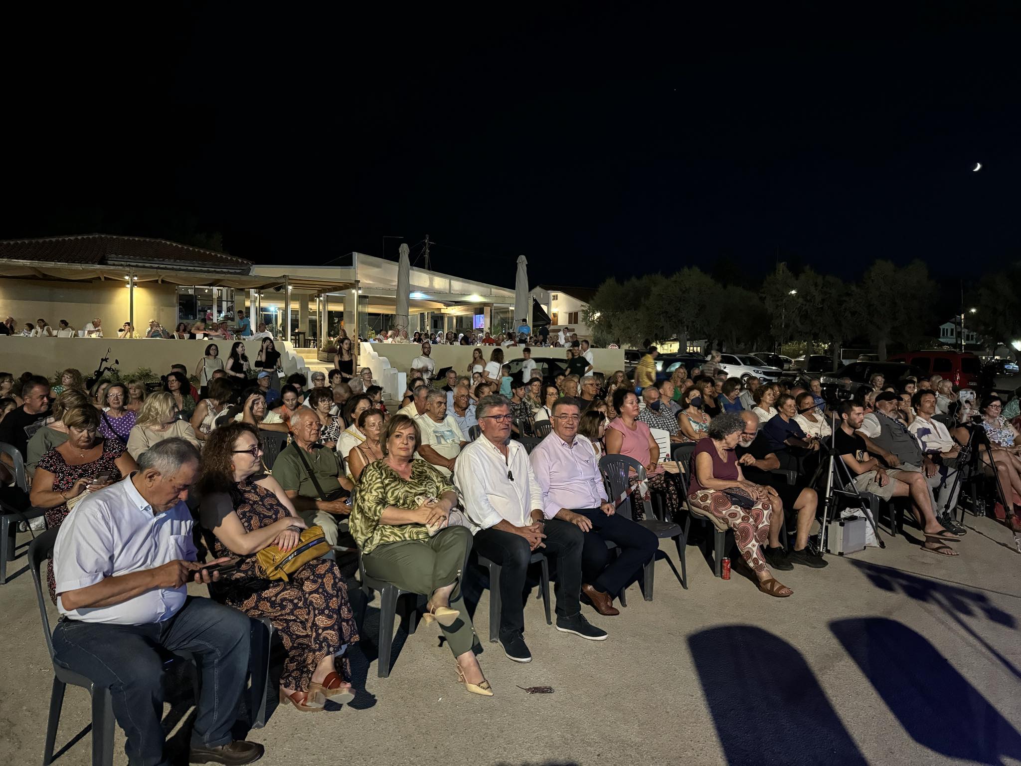 Μουσική παράσταση, αφιερωμένη στα 40 χρόνια απουσίας  ενός από τους &quot;θεούς&quot; της ελληνικής λαϊκής μουσικής και του ρεμπέτικου, του Βασίλη Τσιτσάνη. 
