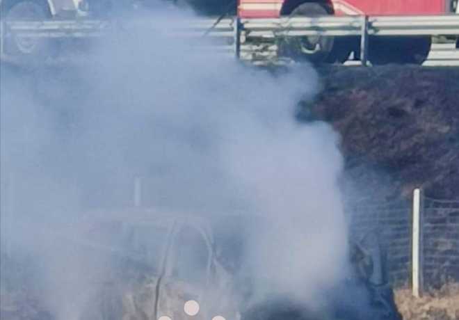   Κάηκε ολοσχερώς αυτοκίνητο στην Εθνική Οδό ,στο ύψος της Πουλλίτσας