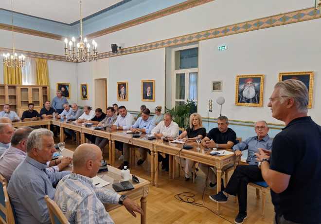 Σύσκεψη Εργασίας του Περιφερειάρχη με Δημάρχους – Νέο Place Brand και προγράμματα ανάπτυξης