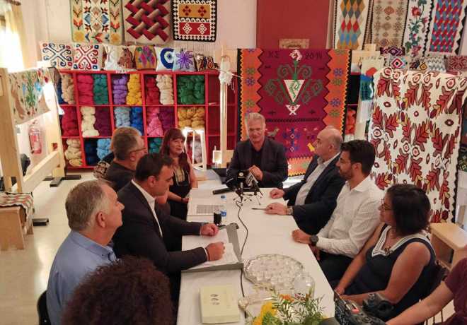 Διδασκαλία Υφαντικής Τέχνης στο Γεράκι Λακωνίας | Δημήτρης Πτωχός: «Κεντρικός άξονας της στρατηγικής μας η προστασία της Πολιτιστικής Κληρονομιάς»
