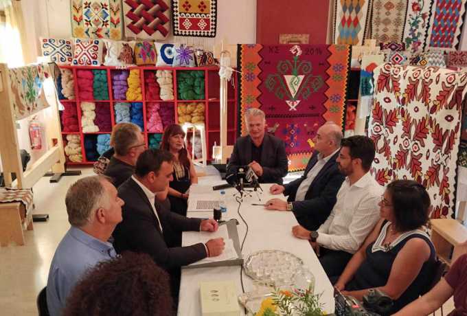 Διδασκαλία Υφαντικής Τέχνης στο Γεράκι Λακωνίας | Δημήτρης Πτωχός: «Κεντρικός άξονας της στρατηγικής μας η προστασία της Πολιτιστικής Κληρονομιάς»