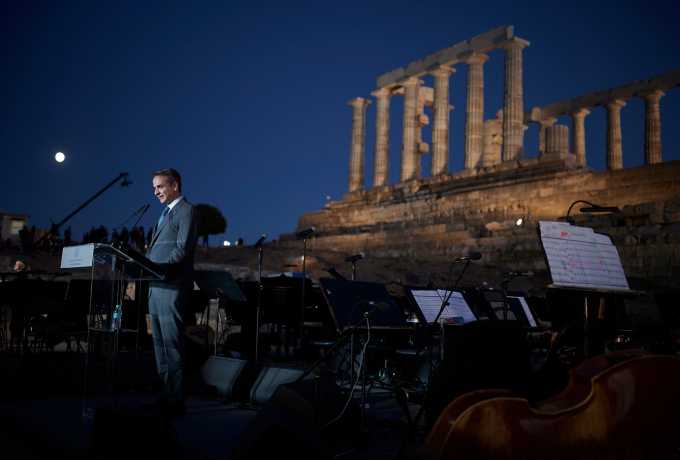Κυριάκος Μητσοτάκης στη φωταγώγηση του Ναού του Ποσειδώνα | Αναβαθμίζεται το μνημείο, γιορτάζουμε το μέλλον!