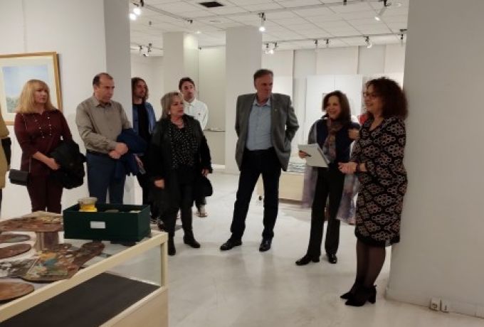 Με ιδιαίτερη επιτυχία τα εγκαίνια της έκθεσης «Το βλέμμα του Αετού» στη Δημοτική Πινακοθήκη Κορίνθου