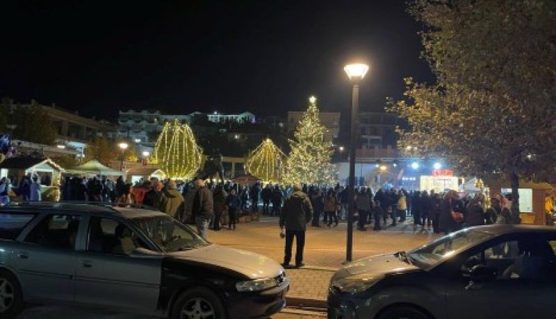 Νεμέα: Σε εορταστικό κλίμα η φωταγώγηση του Χριστουγεννιάτικου Δέντρου – Συνεχίζονται οι δράσεις με τη συμμετοχή των σχολείων