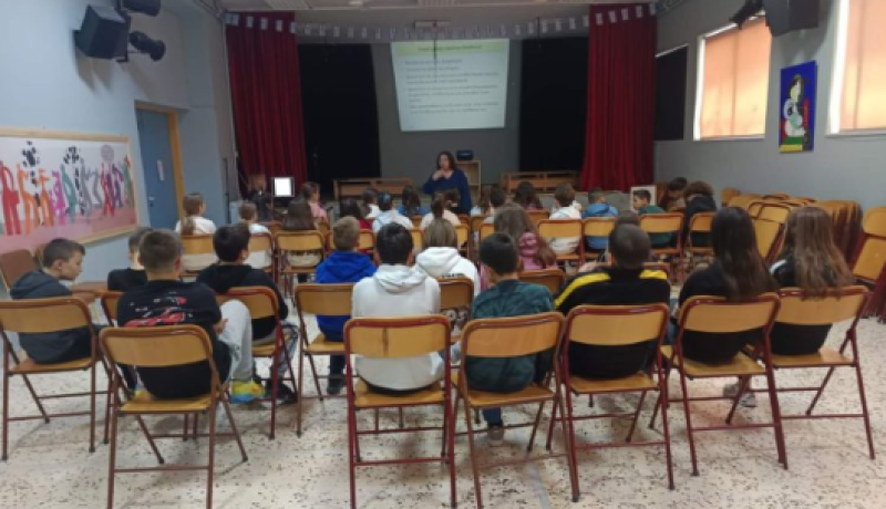 Δράση ευαισθητοποίησης για τις Πρώτες Βοήθειες από το Κέντρο Υγείας Κορίνθου στο 1ο Δημοτικό Σχολείο