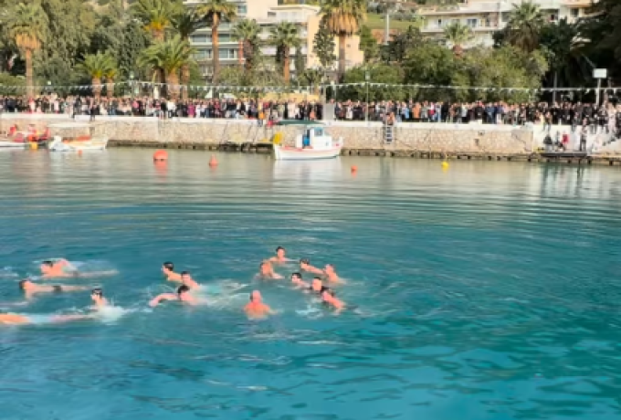 Αγιασμός των Υδάτων στο Λουτράκι – Με λαμπρότητα ο εορτασμός των Θεοφανείων
