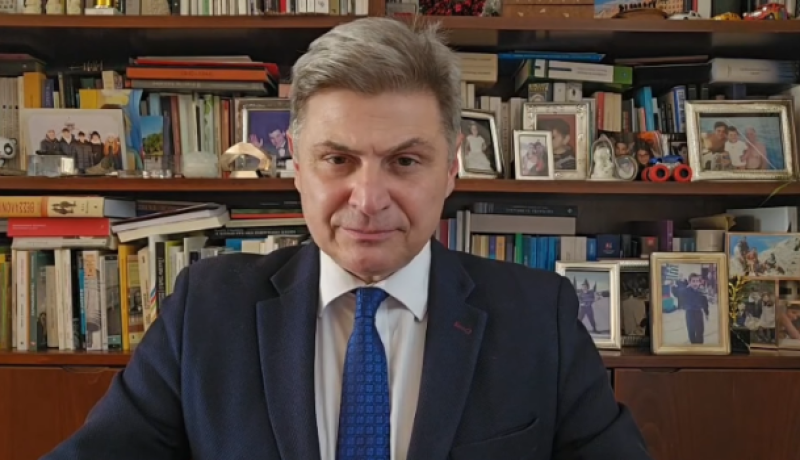 Νικόλας Φαραντούρης: Δεν παραδίδει την έδρα του 