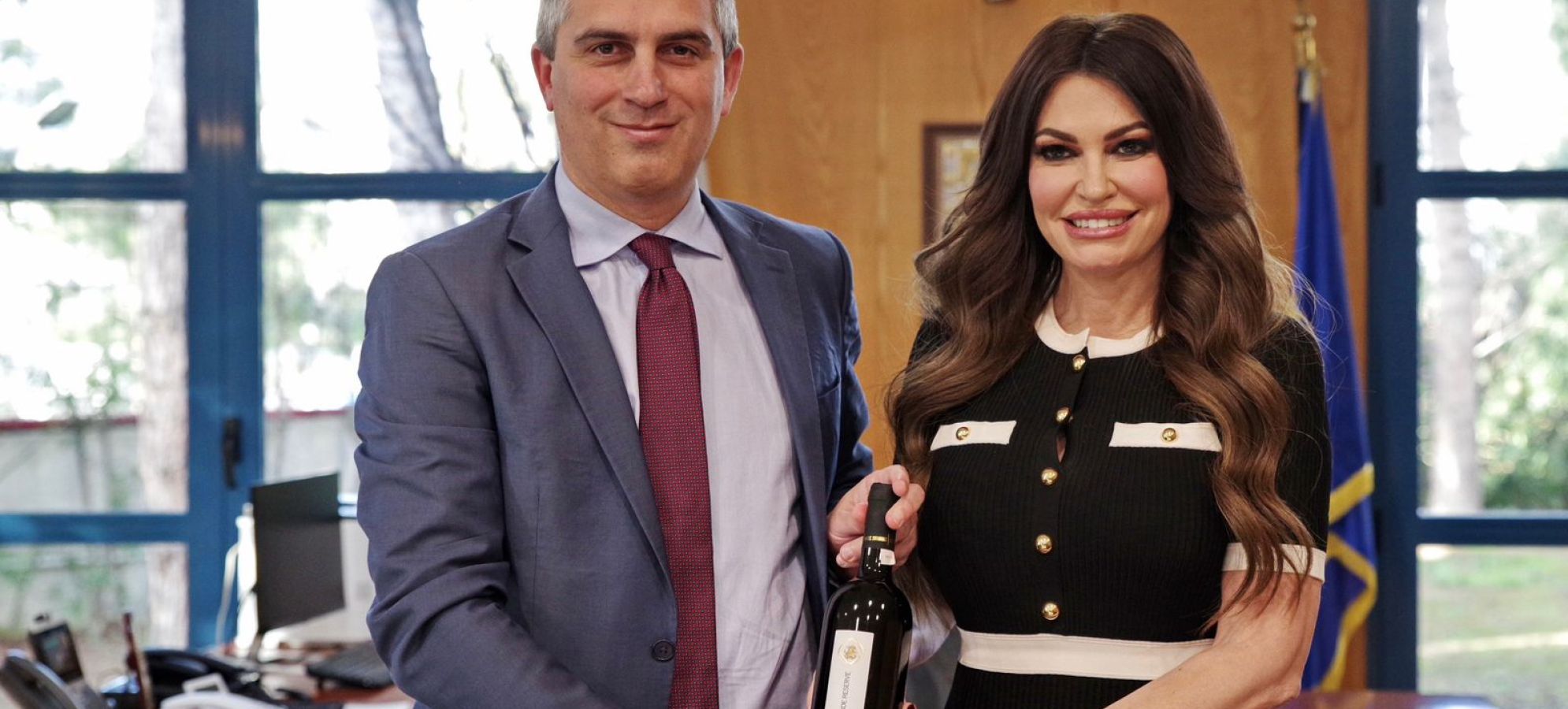 Δήμας – Guilfoyle: Υποδομές, επενδύσεις και μια γευστική νότα από τη Νεμέα