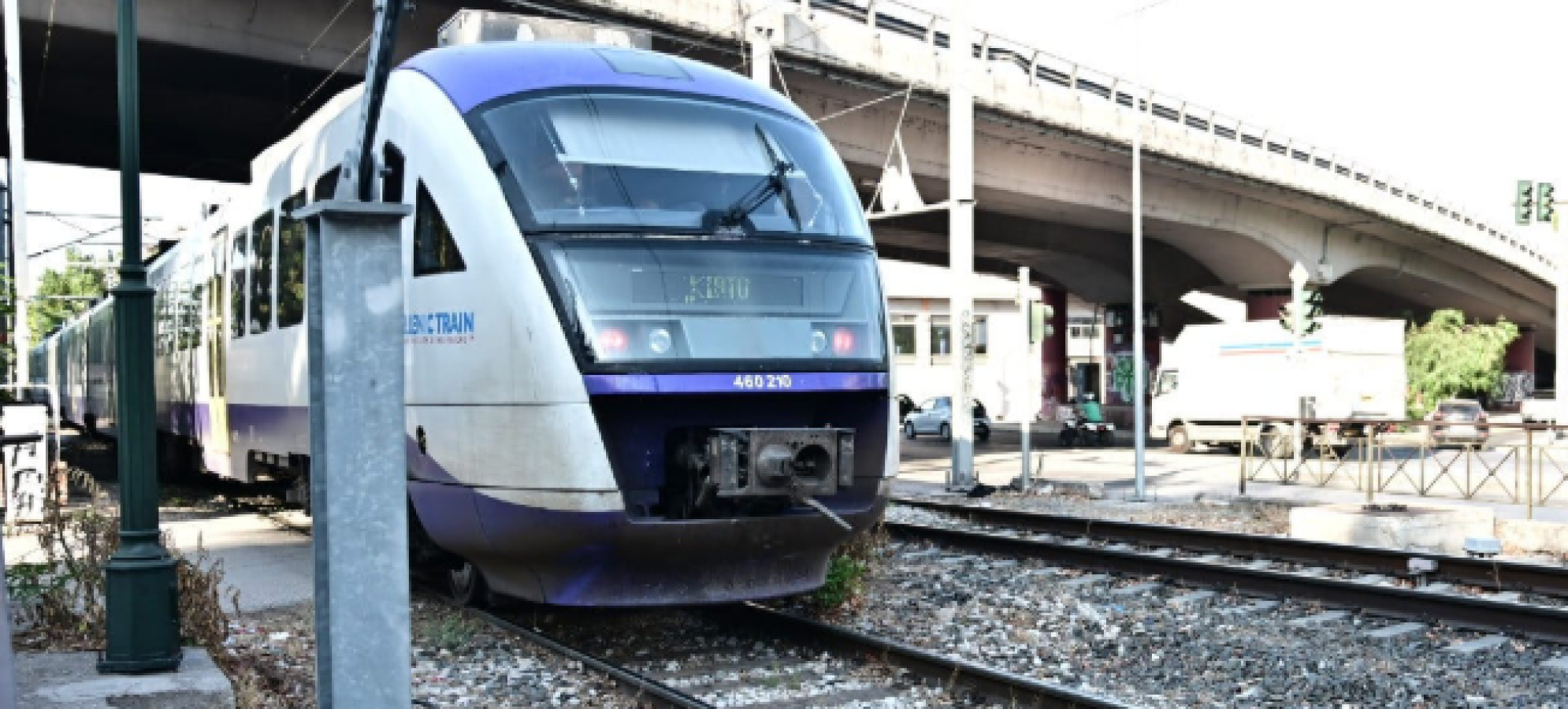 Προαστιακός Πάτρας: Σύγκρουση αμαξοστοιχίας με Ι.Χ. – Μόνο υλικές ζημιές, καθυστερήσεις λόγω Καρναβαλιού