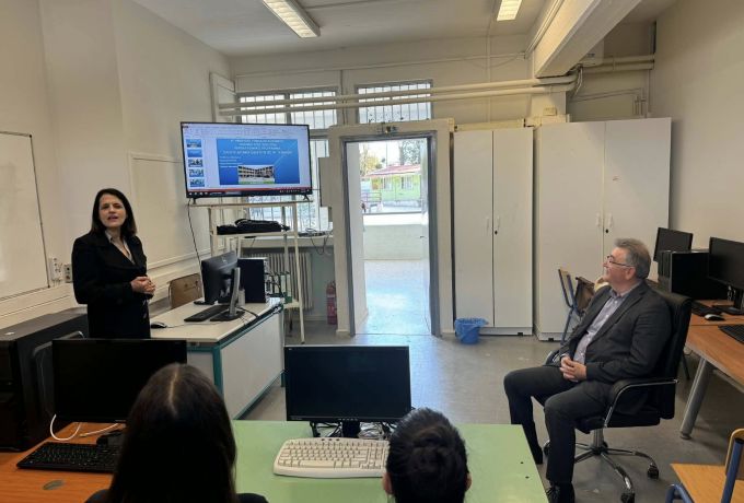 Επίσκεψη του Δημάρχου Κορινθίων στο 4ο Γυμνάσιο Κορίνθου – Διάλογος με μαθητές για τα προβλήματα της γειτονιάς και δράσεις κατά του bullying