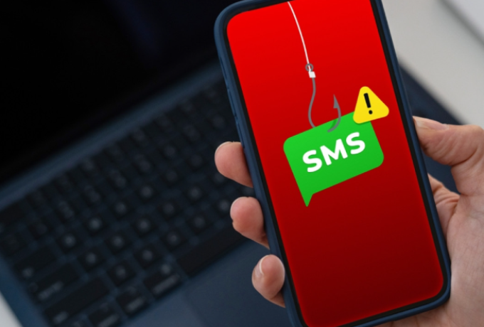 ΕΛ.ΑΣ.: Προσοχή σε παραπλανητικά SMS για δήθεν τροχαίες παραβάσεις – Τι πρέπει να κάνουν οι πολίτες