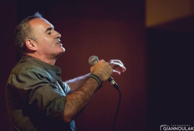 Μάκης Ψαραδέλλης: Έρχεται τη Μεγάλη Εβδομάδα με το συγκλονιστικό τραγούδι «Απάντησέ μου μαμά»