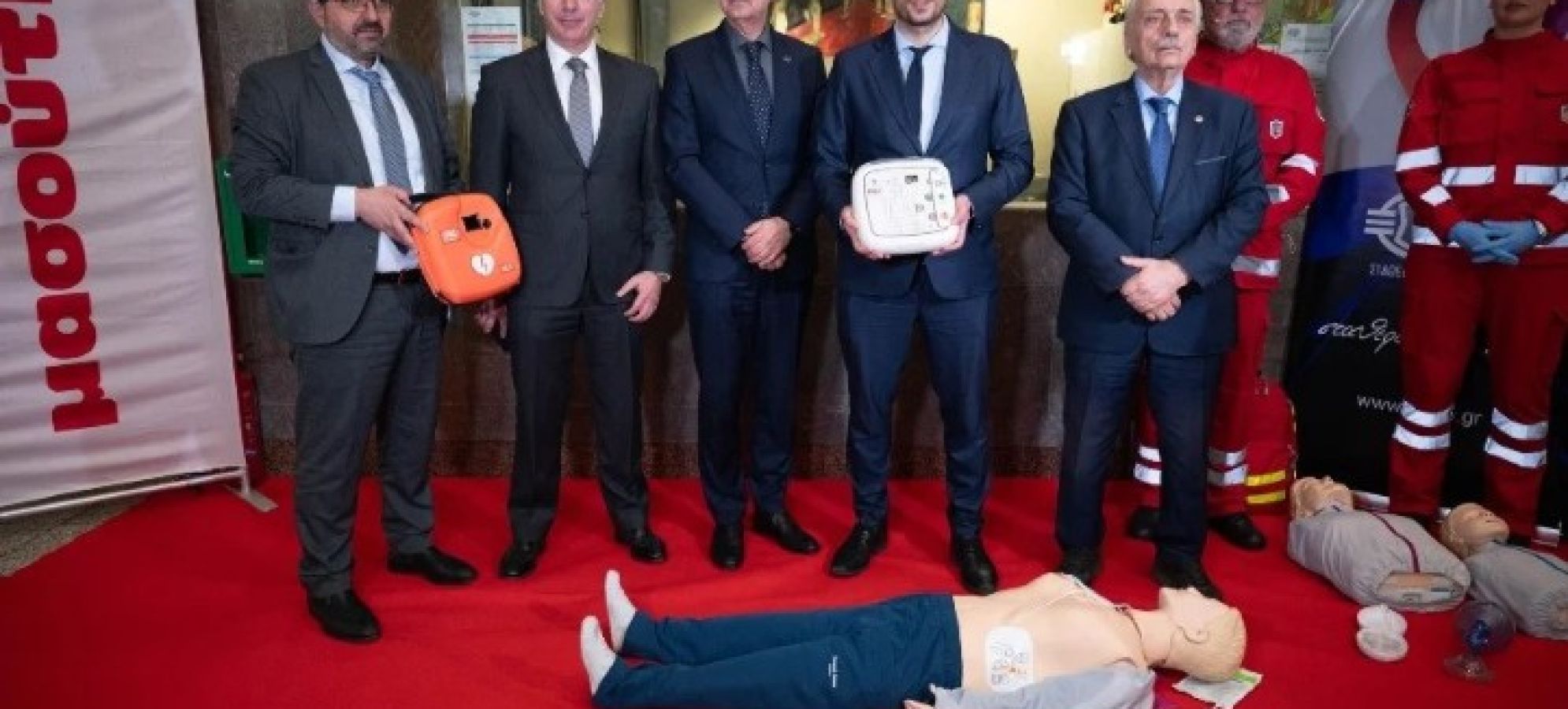 Με απινιδωτές εξοπλίζεται το Μετρό της Αθήνας – Χορηγία της Διαμαντής Μασούτης Α.Ε.