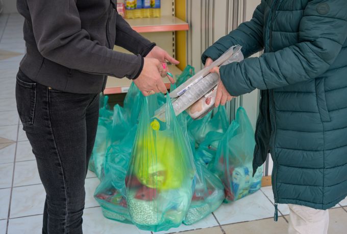 Δήμος Σικυωνίων: Πασχαλινή διανομή τροφίμων από το Κοινωνικό Παντοπωλείο