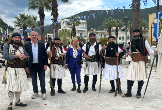 Παρουσία του Δήμου Λουτρακίου – Περαχώρας – Αγίων Θεοδώρων στις επετειακές εκδηλώσεις της Άμφισσας