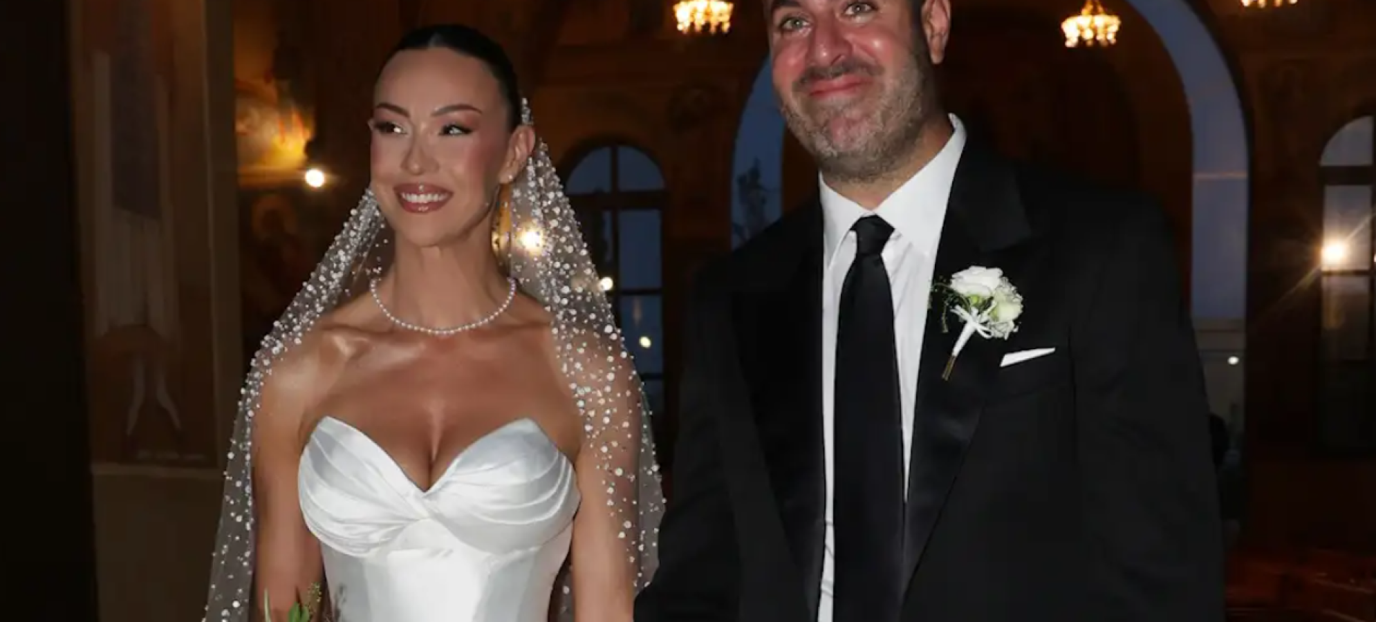 Δώρα Παντέλη και Τζον Μεραμβελιωτάκης: Παντρεύτηκαν στη Βουλιαγμένη – Διπλή χαρά με τα πρώτα γενέθλια του γιου τους