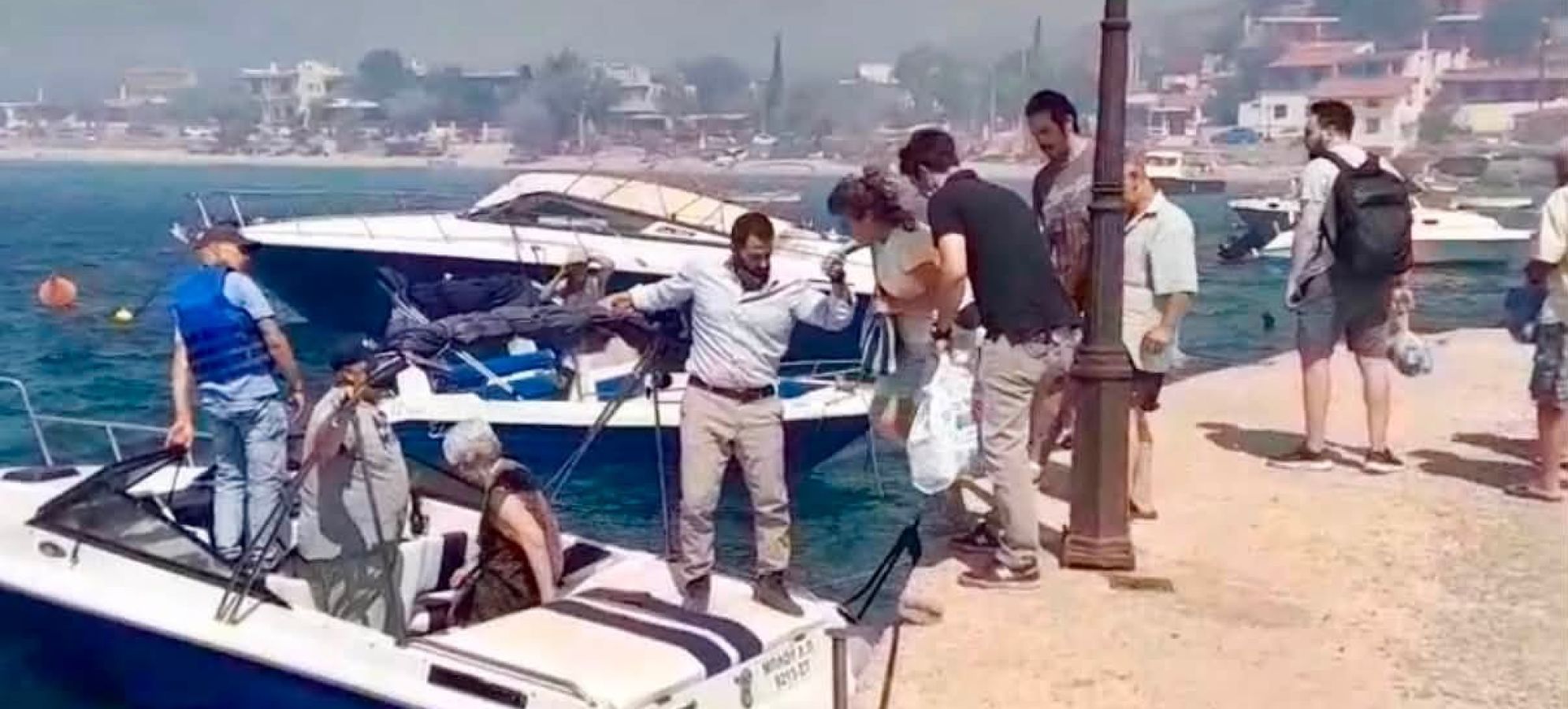 Φωτιά στη Βοιωτία: Απομακρύνθηκαν δια θαλάσσης 270 πολίτες – Κρίσιμα τα μέτωπα σε Λιβαδόστρα και Άγιο Νικόλαο