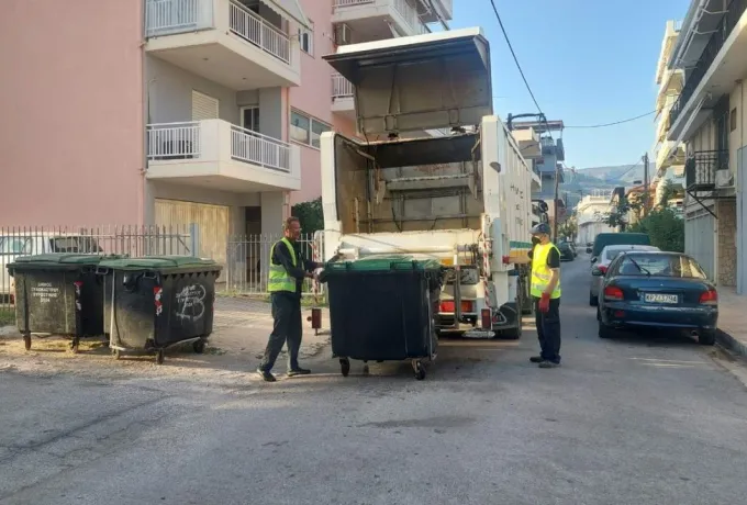 Ξυλόκαστρο: Συνεχίζεται ο καθαρισμός και η απολύμανση των κάδων