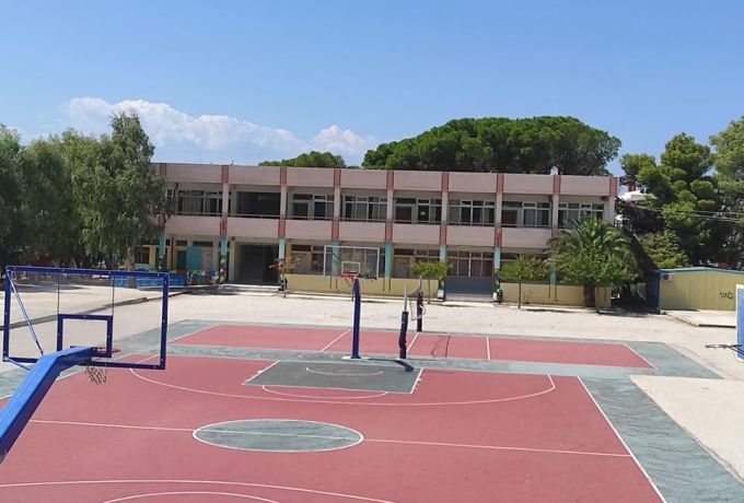 Γυμνάσιο Λουτρακίου: Νέα τηλεόραση στην αίθουσα Τεχνολογίας μετά από δωρεά