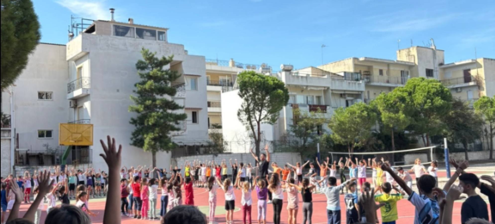 «Άλμα προς το Μέλλον» στο 1ο Δημοτικό Σχολείο Λουτρακίου – Μια ημέρα αφιερωμένη στον αθλητισμό και τη συμμετοχή