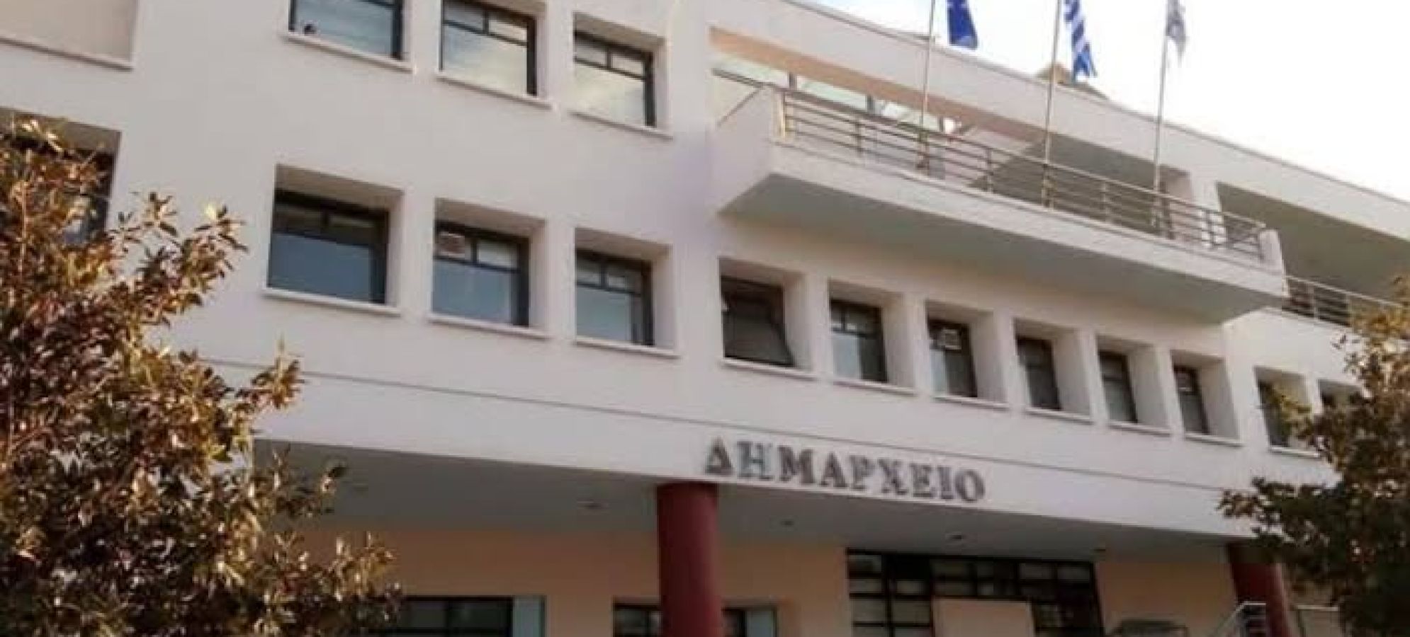 Κόρινθος: Φωτίστηκε το Δημαρχείο – Ακολουθούν κι άλλα κτίρια