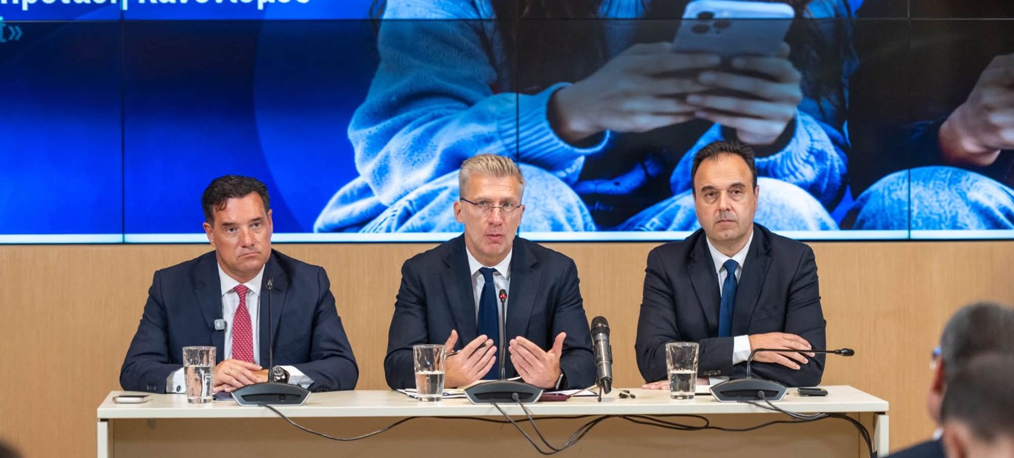 Social Media: Όριο ηλικίας τα 15 έτη – Τι αλλάζει από το 2027