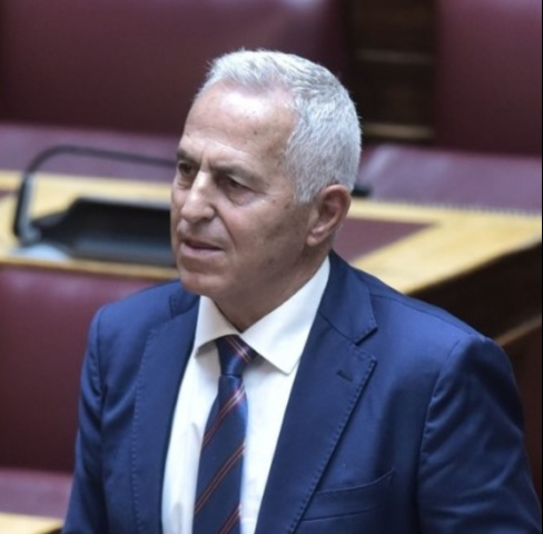 Δήλωση Αποστολάκη | Είμαι ακόμα εδώ και πριν πάρω τις προσωπικές μου αποφάσεις, περιμένω να τον ακούσω. 