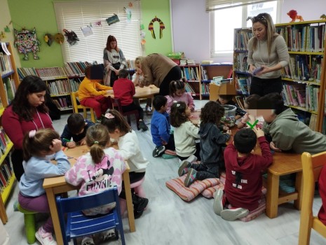 Δημοτική Βιβλιοθήκη Κορίνθου: Μια αξέχαστη πρώτη επίσκεψη για το Νηπιαγωγείο και το Δημοτικό Σχολείο Αρχαίων Κλεωνών