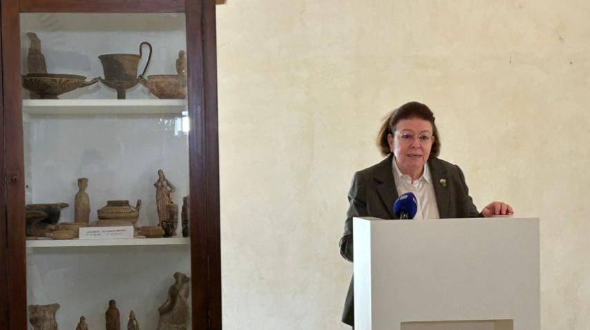  Η Υπουργός Πολιτισμού Λίνα Μενδώνη δεν διαθέτει προσωπικό λογαριασμό σε καμία πλατφόρμα social media.
