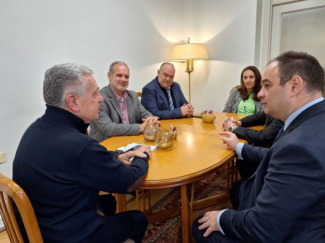Synergasia Perifereias Peloponnisou kai Institoutou Ekpaideftikis Politikis 1