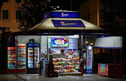 Είναι επίσημο: Μόνο με ταυτότητα η αγορά αλκοόλ και τσιγάρων