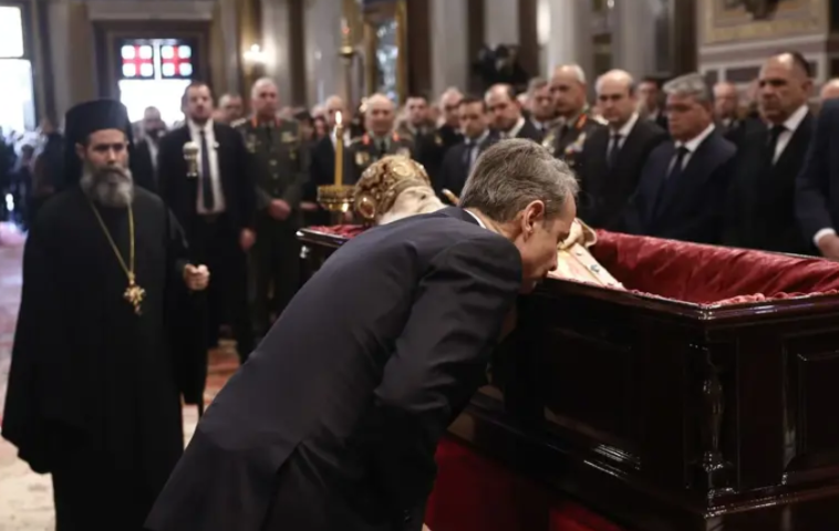 Στη Μητρόπολη Αθηνών ο Κυριάκος Μητσοτάκης για το τρισάγιο του Αρχιεπισκόπου Αναστάσιου