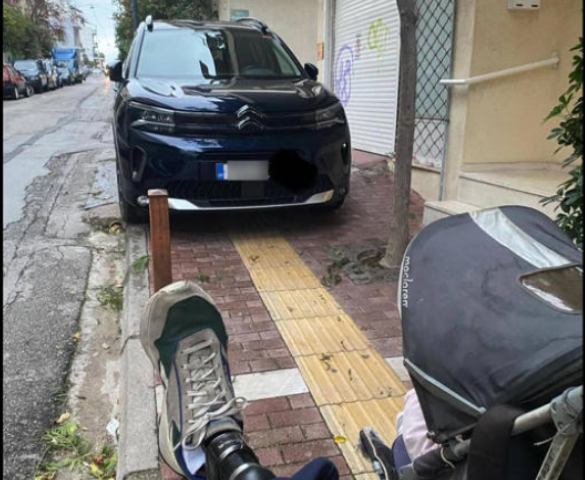 Η φωτογραφία που προκάλεσε οργή και συγκίνηση -Το πρόβλημα που αντιμετωπίζουν καθημερινά χιλιάδες άνθρωποι στους δρόμους της Αθήνας