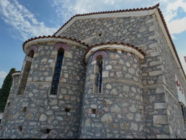 Ο Ιερός Ναός Αγίου Γεωργίου στα Μποζικά Κορινθίας: Το Θρησκευτικό και Πολιτιστικό Κέντρο του Χωριού
