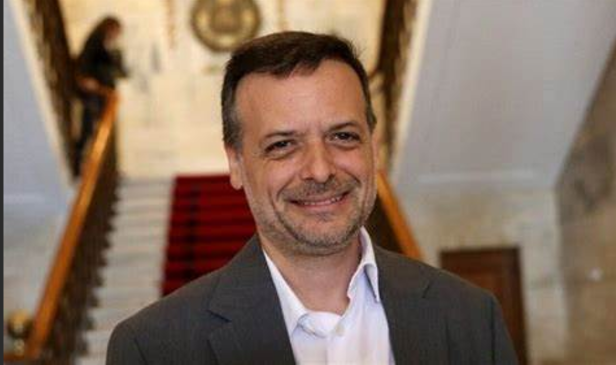 Χάρης Δούκας: Γιατί το σιντριβάνι στην πλατεία Συντάγματος δεν έχει....