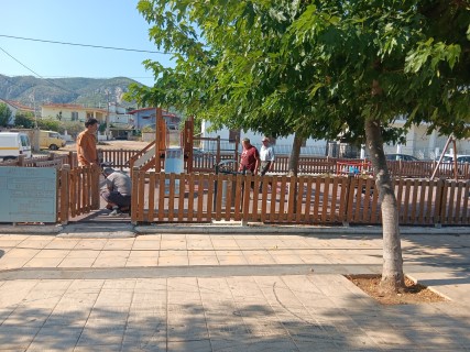 Εξαμίλια: Ανακαινίστηκε η παιδική χαρά – Μήνυμα ευγνωμοσύνης από την Πρόεδρο Ντίνα Μαλανδρένη