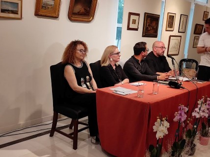 Στη Δημοτική Πινακοθήκη Κορίνθου παρουσιάστηκε το βιβλίο του Γιάννη Γιαννόπουλου,  "Γκέιμ Οβερ"...
