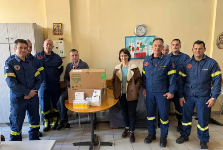 Εφοδίασαν με ιατροφαρμακευτικό υλικό τα οχήματα της Πυροσβεστικής Υπηρεσίας Κορίνθου 