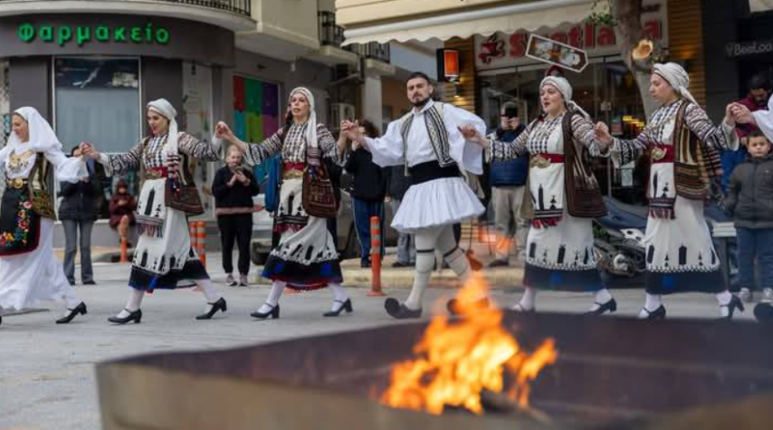 Ο Ίβυκος αναβίωσε και φέτος το έθιμο του «Χορού της Τράτας» που αποτελεί πλέον στοιχείο της Άυλης Πολιτιστικής Κληρονομιάς της UNESCO