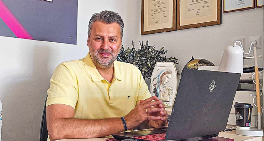 Γιάννης Καλλιάνος : Από τα μπάνια ...στα χιόνια;