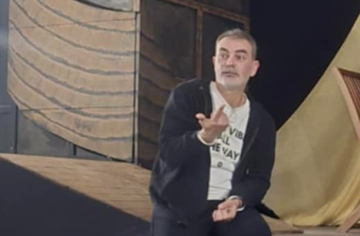 Ο Λαογραφικός Όμιλος Ισθμίας σε συνεργασία με τον συντοπίτη τους ηθοποιό, Δημήτρη Μαζιώτη, ανακοινώνει την έναρξη νέου κύκλου μαθημάτων θεάτρου
