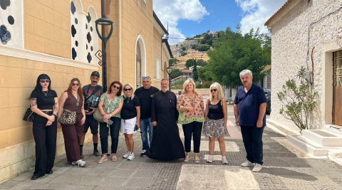 Επίσκεψη Αθηναϊκών ΜΜΕ στο Αγγελόκαστρο Κορινθίας – Ανάδειξη της τοπικής ταυτότητας και της πολιτιστικής κληρονομιάς