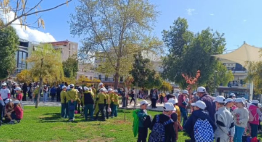 Γέμισε παιδικά χαμογέλα η πλατεία Περιβολάκια στην  πρώτη δενδροφύτευση του Δήμου Κορινθίων