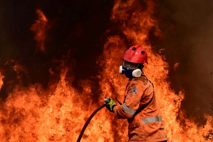 Φωτιά σε εγκαταλελειμμένο κτίριο στην περιοχή Αρκούδα στο Κιάτο 