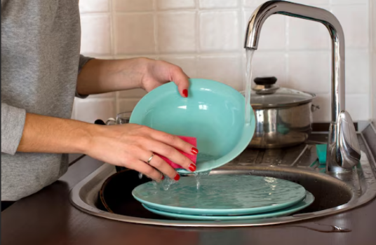 Άσσος: Διευκρινίσεις από τον Πρόεδρο της Κοινότητας Γιώργο Κώστα για την οσμή στο νερό – «Κατάλληλο για οικιακή χρήση, όχι πόσιμο»