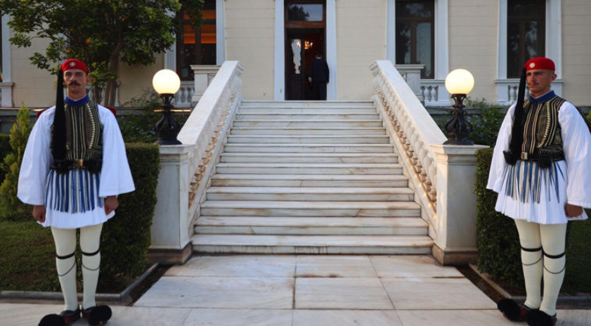 Ζητείται Πρόεδρος Δημοκρατίας για το “όλον” της ΝΔ και του ΠΑΣΟΚ