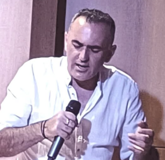 Σε έναν υπέροχο και φιλόξενο χώρο στην Κόρινθο θα είναι μοναδικές οι  Κυριακές με τον δικό μας Μάκη Ψαραδέλλη