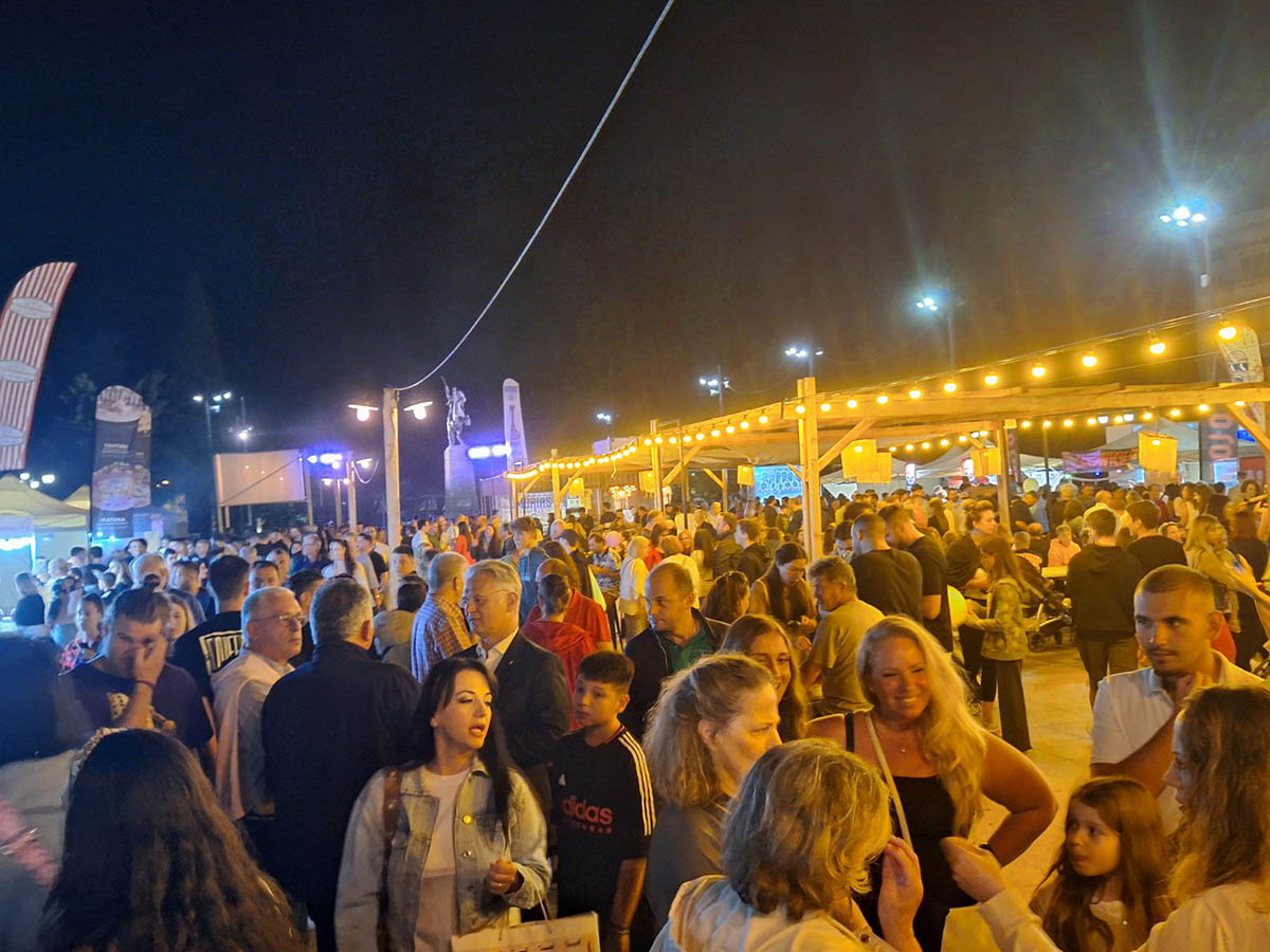 street food 2024 08 31 00 17 38 12