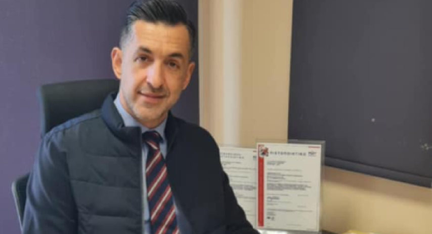 Ο  Πρόεδρος  της «𝝙𝝜𝝡𝝤𝝥𝝦𝝖𝝟𝝩𝝤𝝨 𝝖𝝚» υπέγραψε σύμβαση για τη Σύνταξη Οδηγού Προτυποποίησης Πόλης